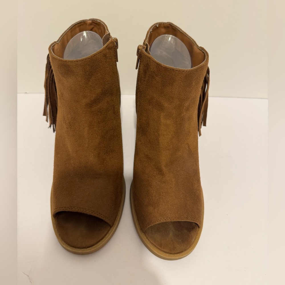Soda Fringe Peep Toed Side Zip Suede Ankle Booties Size 8.5 
Brown